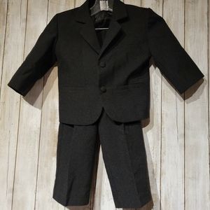 Toddlers/youth boys size large all Black jacket suit set. Perfect condition!!